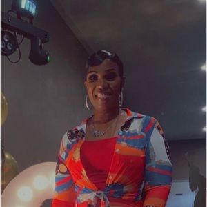 Meet your Posher, Adlena